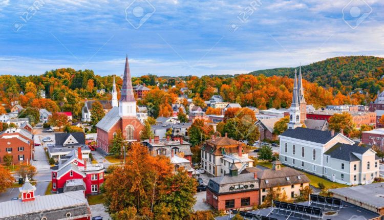 69560115-burlington-vermont-usa-autumn-town-skyline-